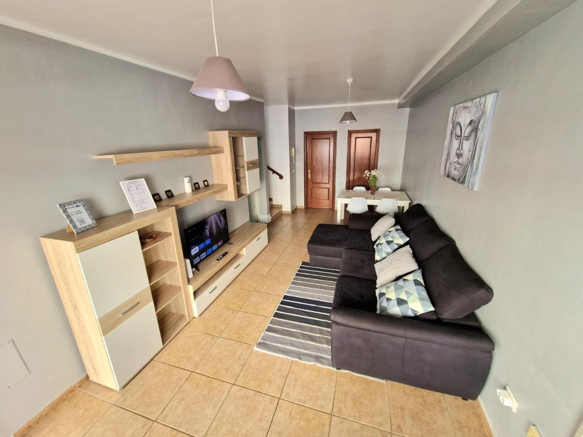 Spacious Chalet Next To The Sea - Airport Villa ซานอิซิโตร ภายนอก รูปภาพ