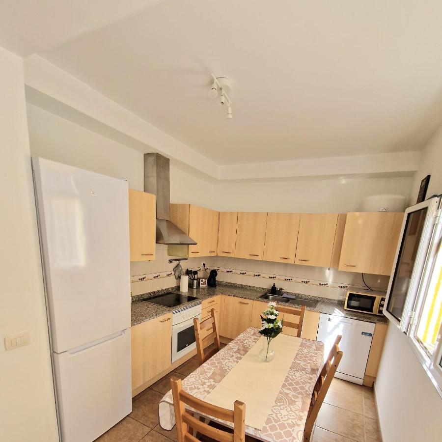 Spacious Chalet Next To The Sea - Airport Villa ซานอิซิโตร ภายนอก รูปภาพ
