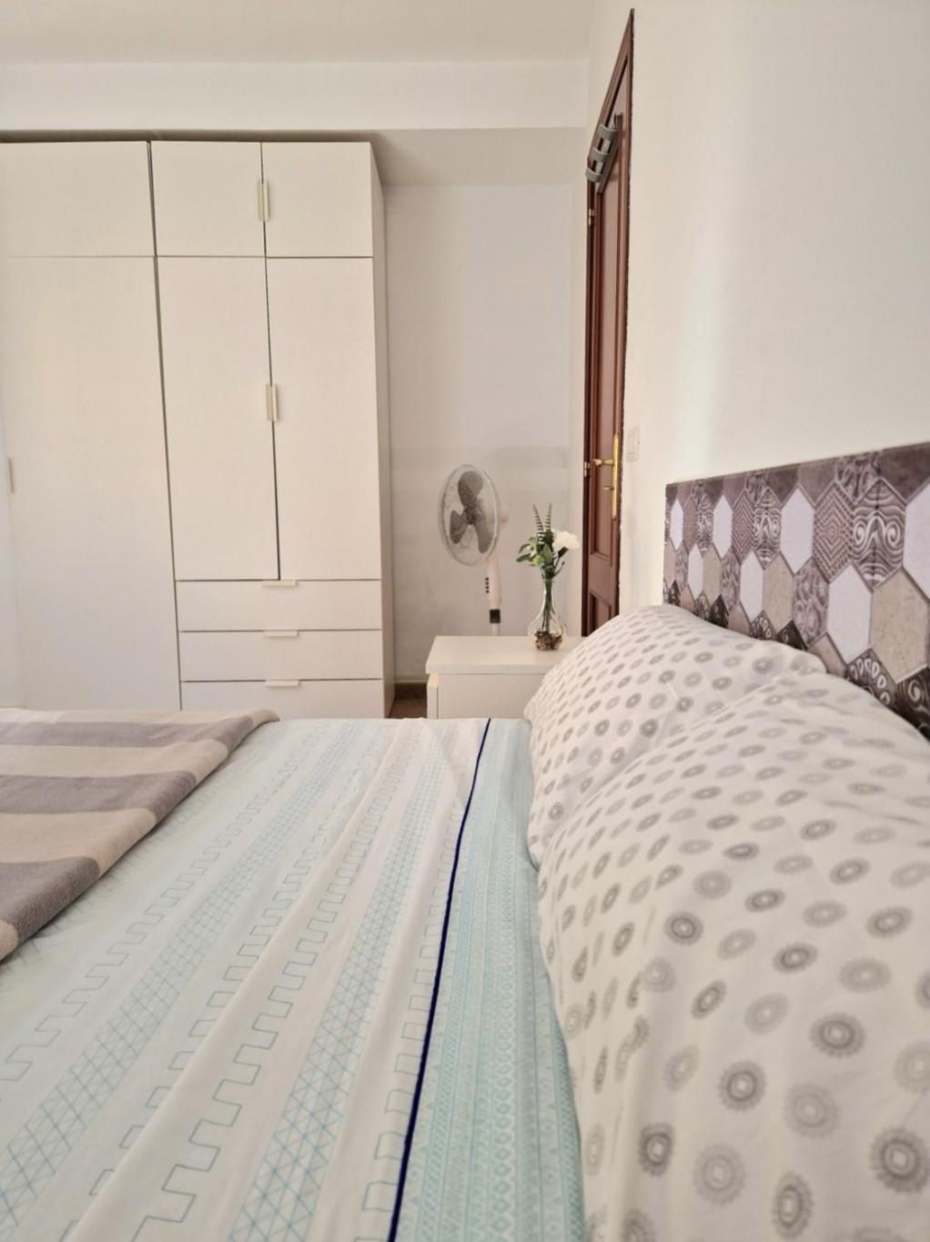 Spacious Chalet Next To The Sea - Airport Villa ซานอิซิโตร ภายนอก รูปภาพ
